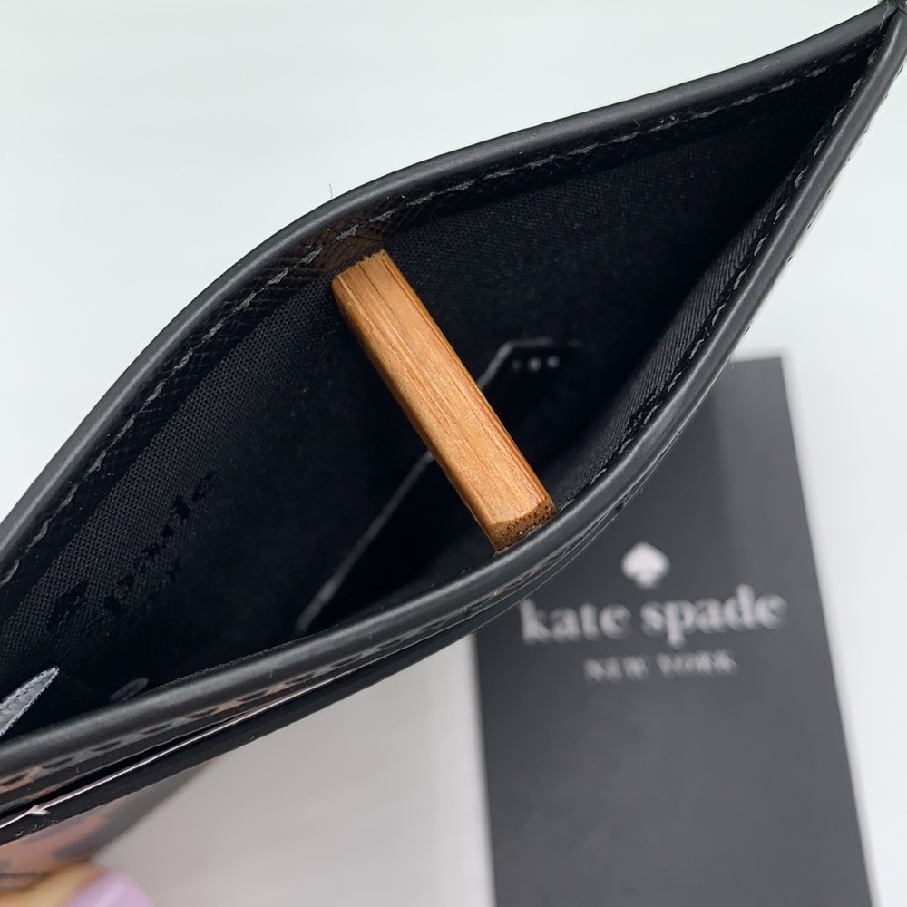 Kate Spade Schuyler Small Slim Card Holder
NWT SPOTTED ANIMAL COLOR - Picture 4 of 10